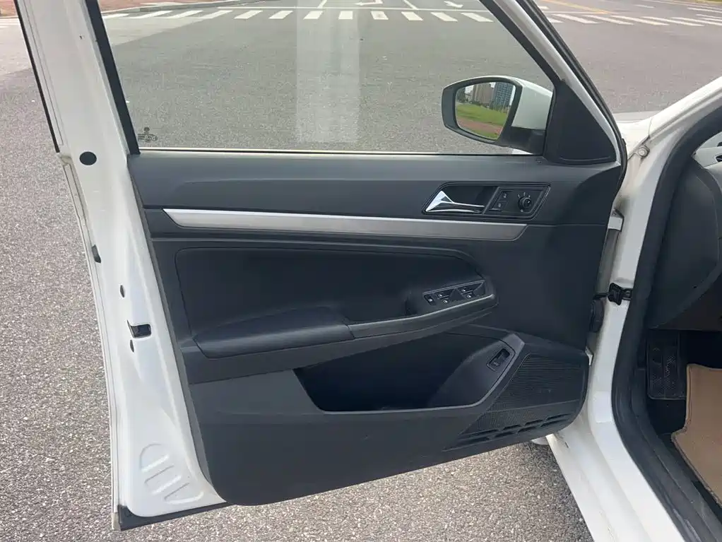 Volkswagen Lavida — миниатюра 5