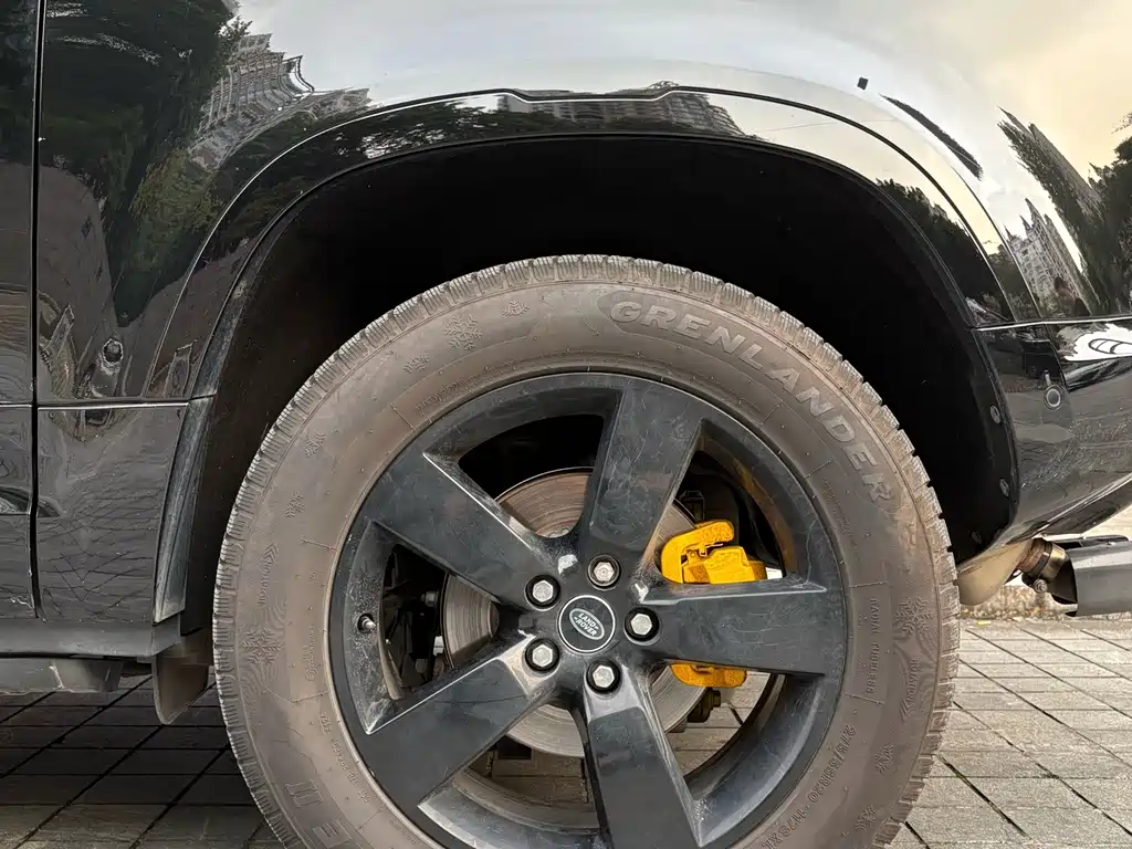 Land Rover Defender — миниатюра 7