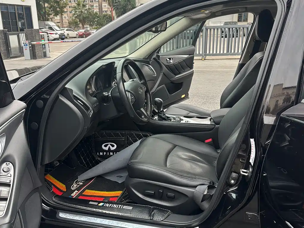 INFINITI Q50L