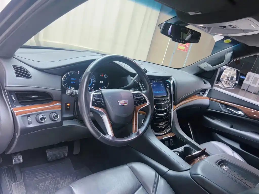 Cadillac Escalade — миниатюра 19