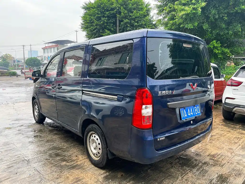 Wuling Rongguang V — миниатюра 6