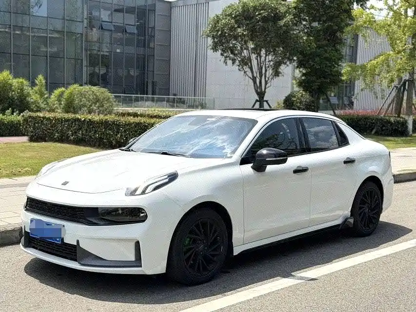 Lynk & Co 03