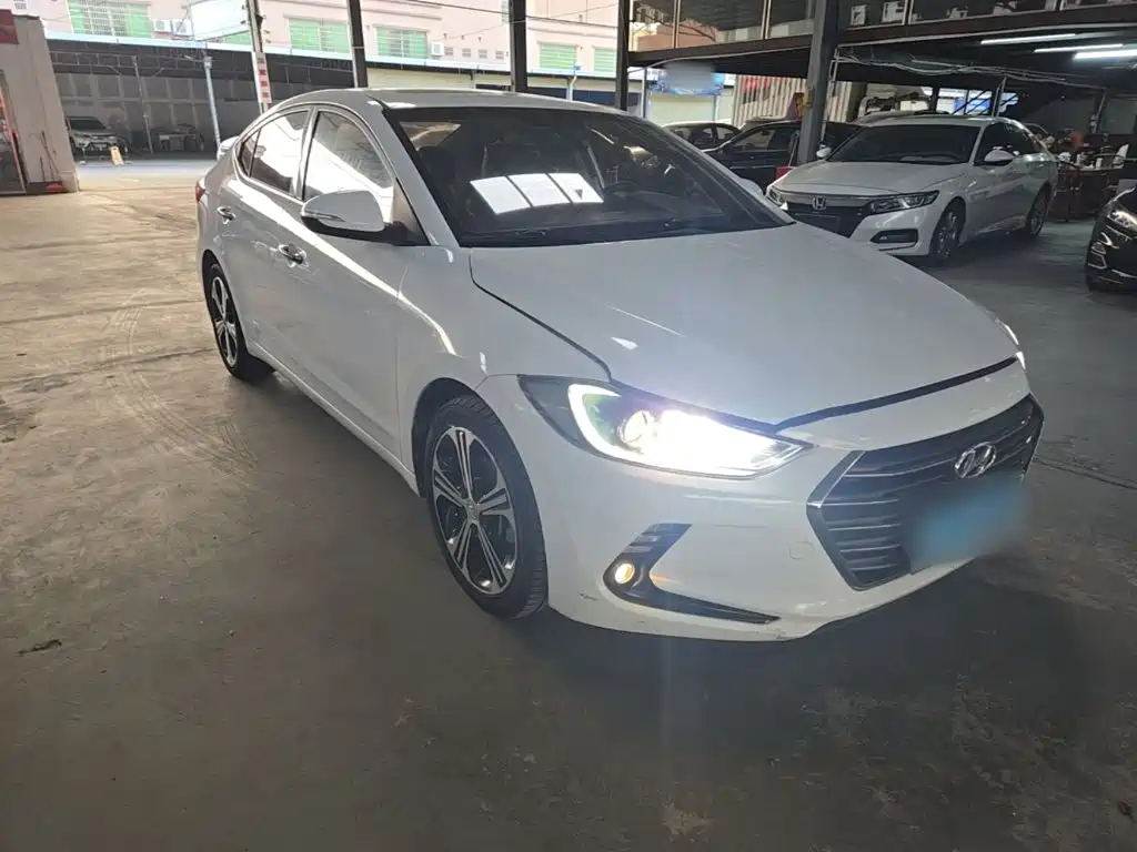 Hyundai Elantra — миниатюра 4