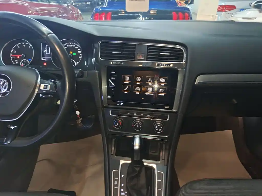 Volkswagen Golf — миниатюра 13
