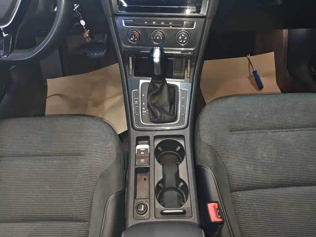 Volkswagen Golf — миниатюра 14