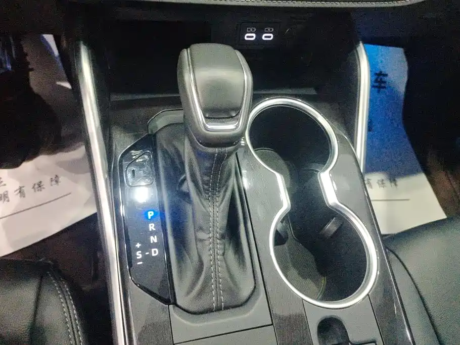 Toyota Crown Kluger — миниатюра 16