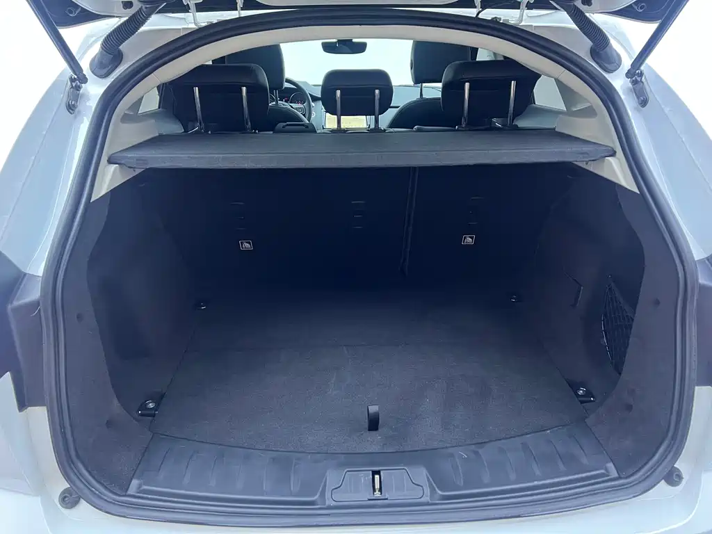 Jaguar E-PACE — миниатюра 21