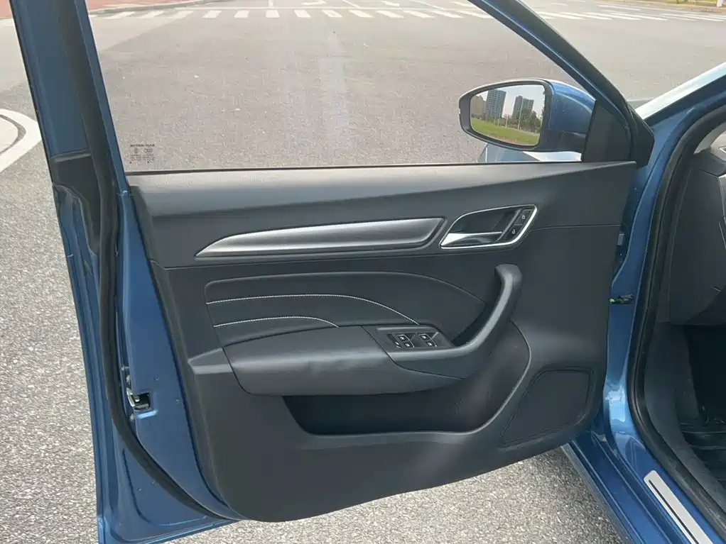 Roewe i6 Classic — миниатюра 5