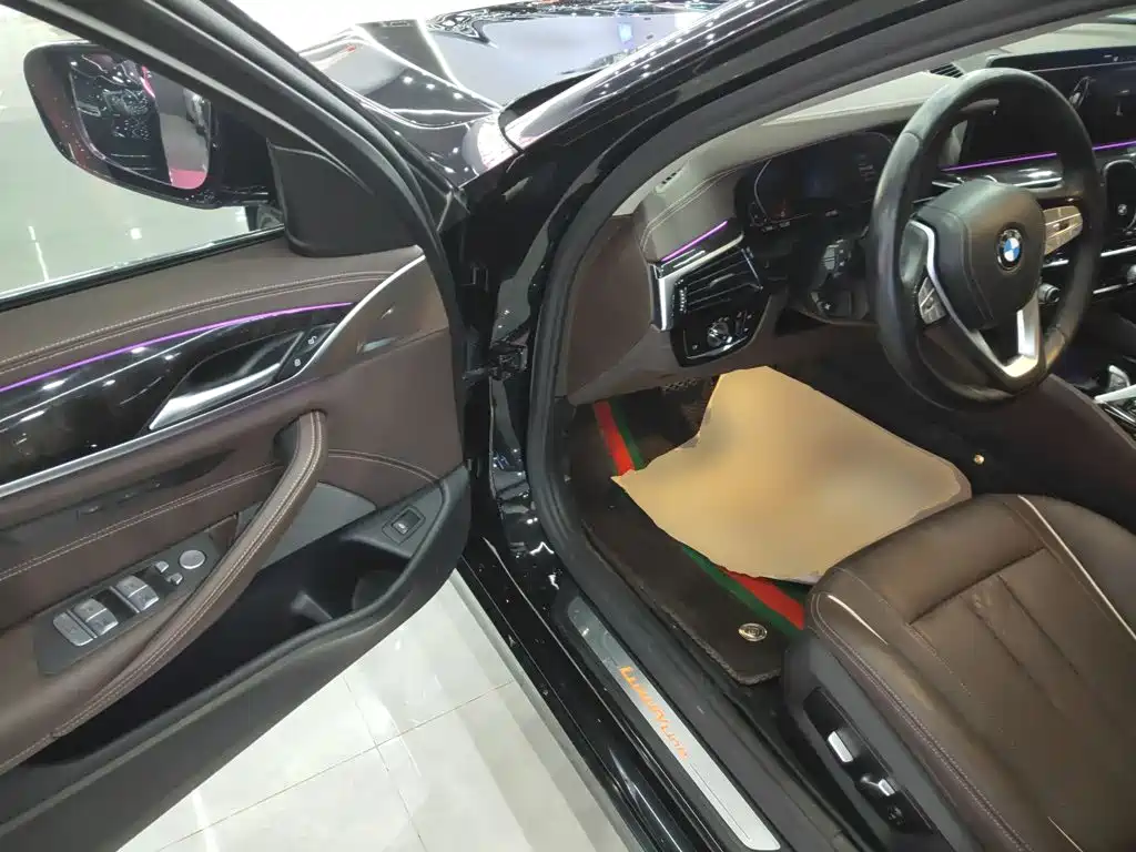 BMW 5 Series — миниатюра 12