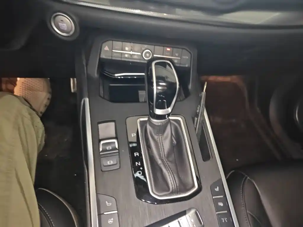 Wey Wey VV5 — миниатюра 14