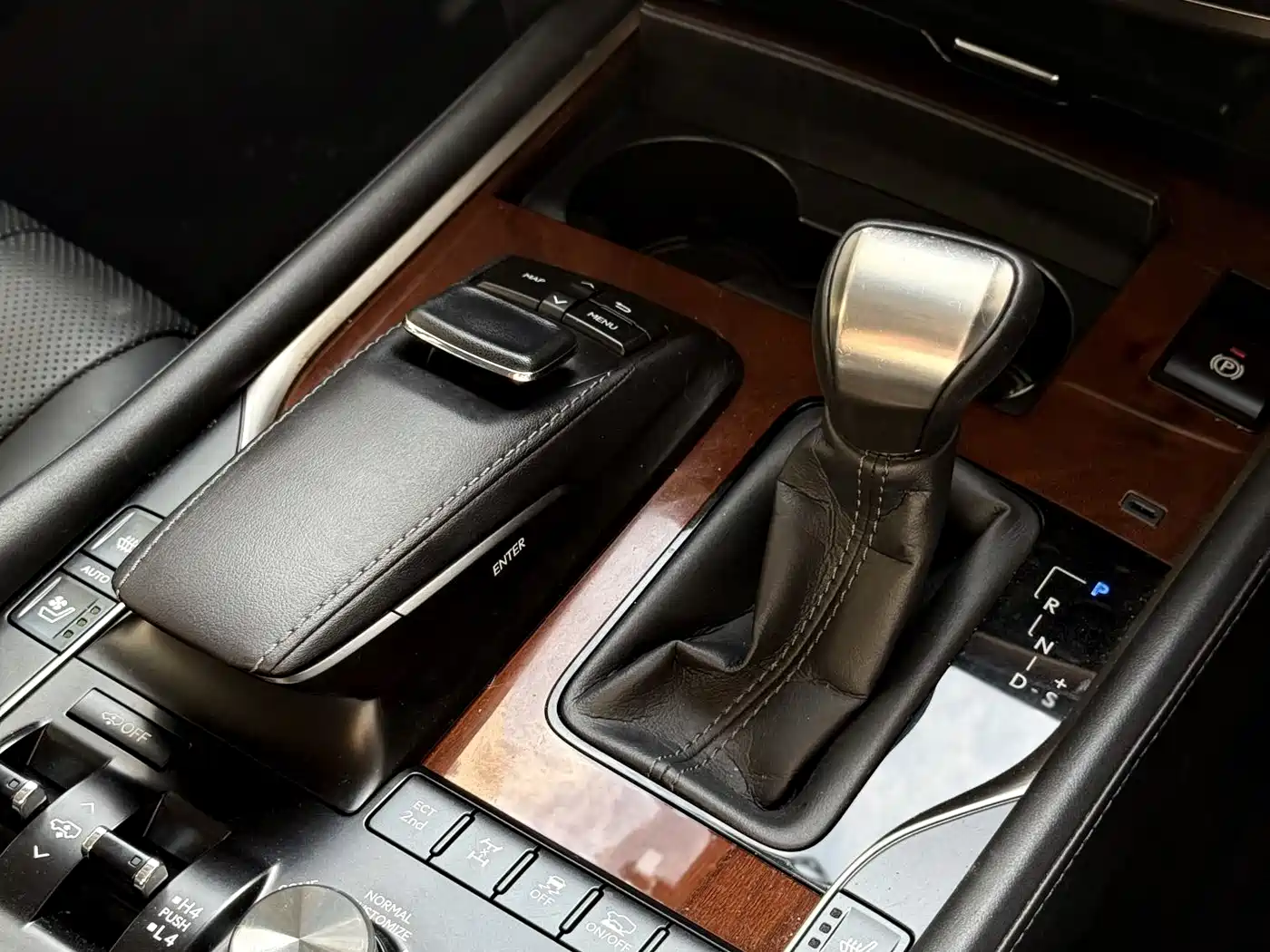 Lexus LX 2022 Черный из Китая