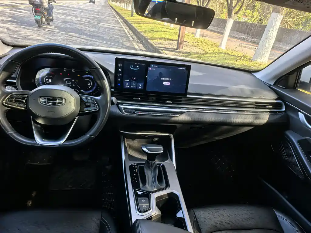 Geely Emgrand 2022 4 1.5L CVT Elite