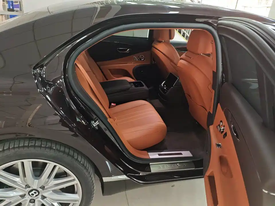 Bentley Flying Spur — миниатюра 7