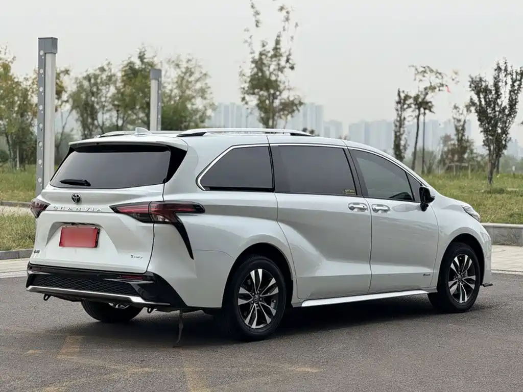 Toyota Granvia — миниатюра 22