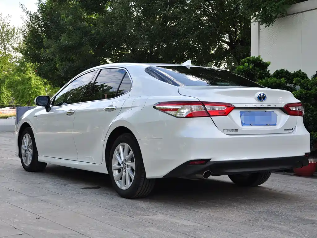 Toyota Camry — миниатюра 4