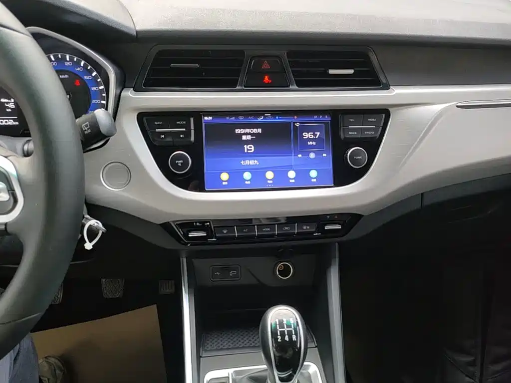 Geely Vision X3 — миниатюра 13