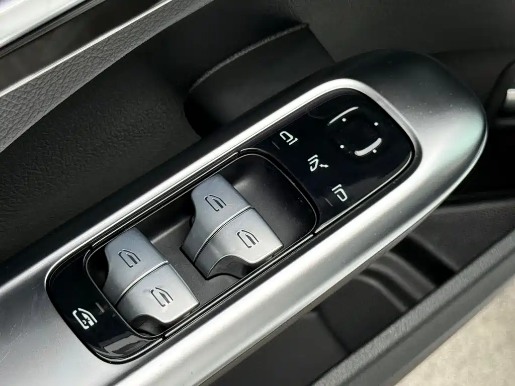 Mercedes-Benz C-Class — миниатюра 14