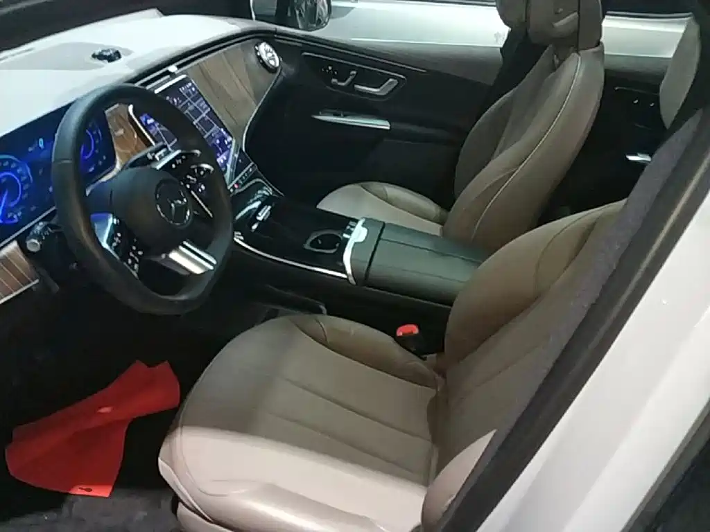 Mercedes-Benz EQE SUV — миниатюра 15