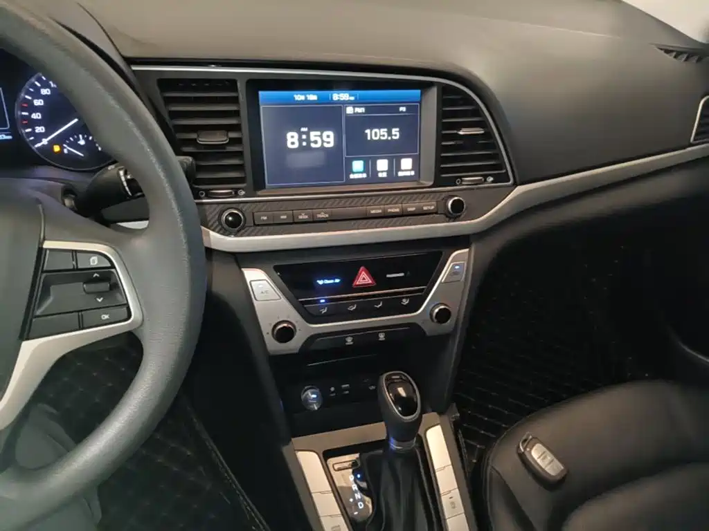 Hyundai Elantra — миниатюра 10