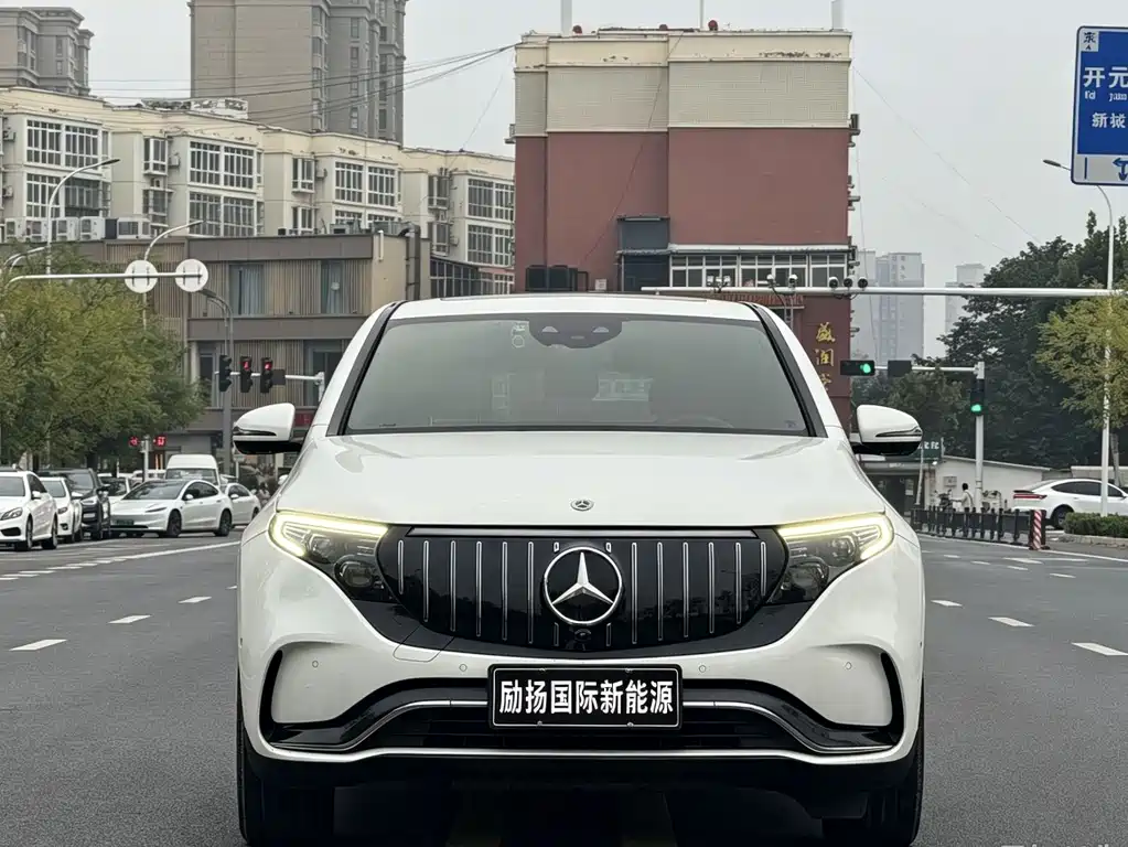 Mercedes-Benz EQC — миниатюра 2