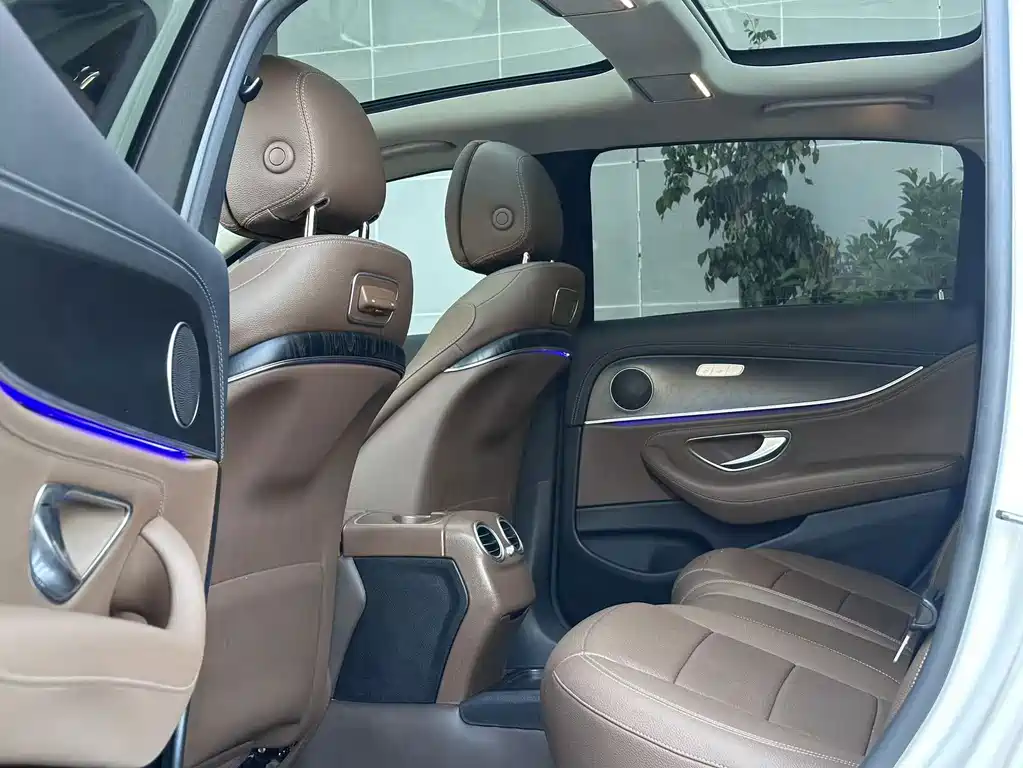 Mercedes-Benz E-Class — миниатюра 11