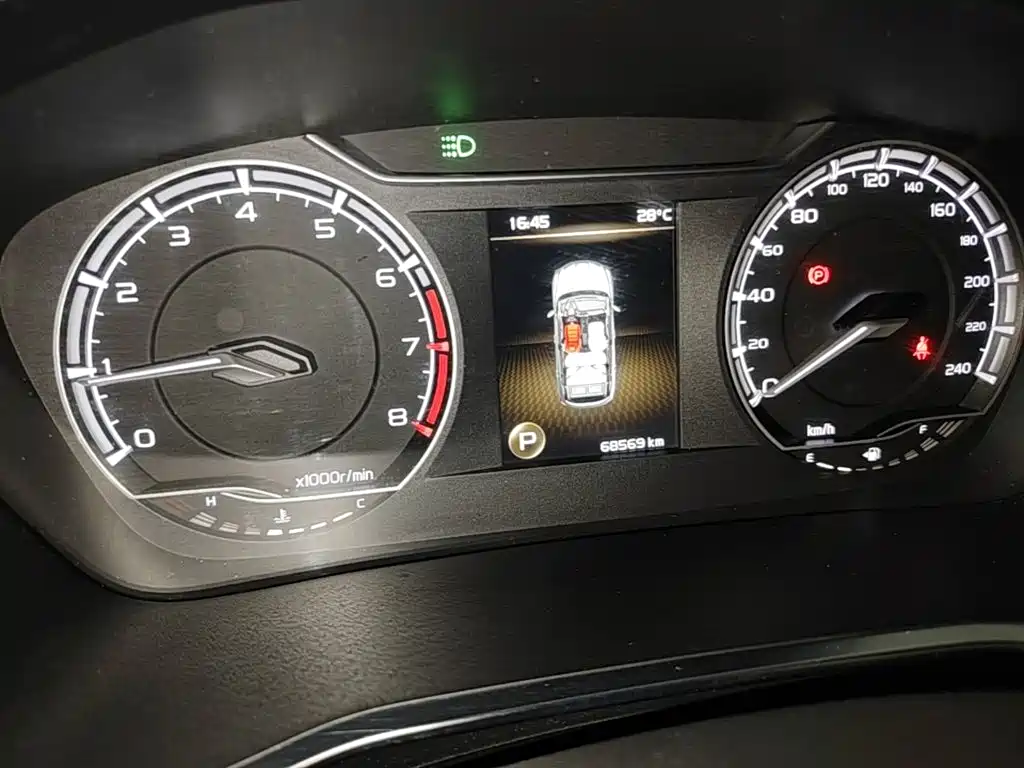 Geely Binyue — миниатюра 12