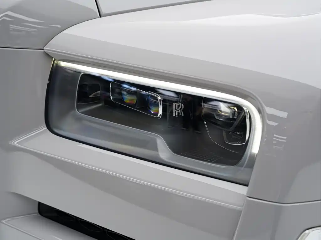 Rolls-Royce Cullinan 2022 мест