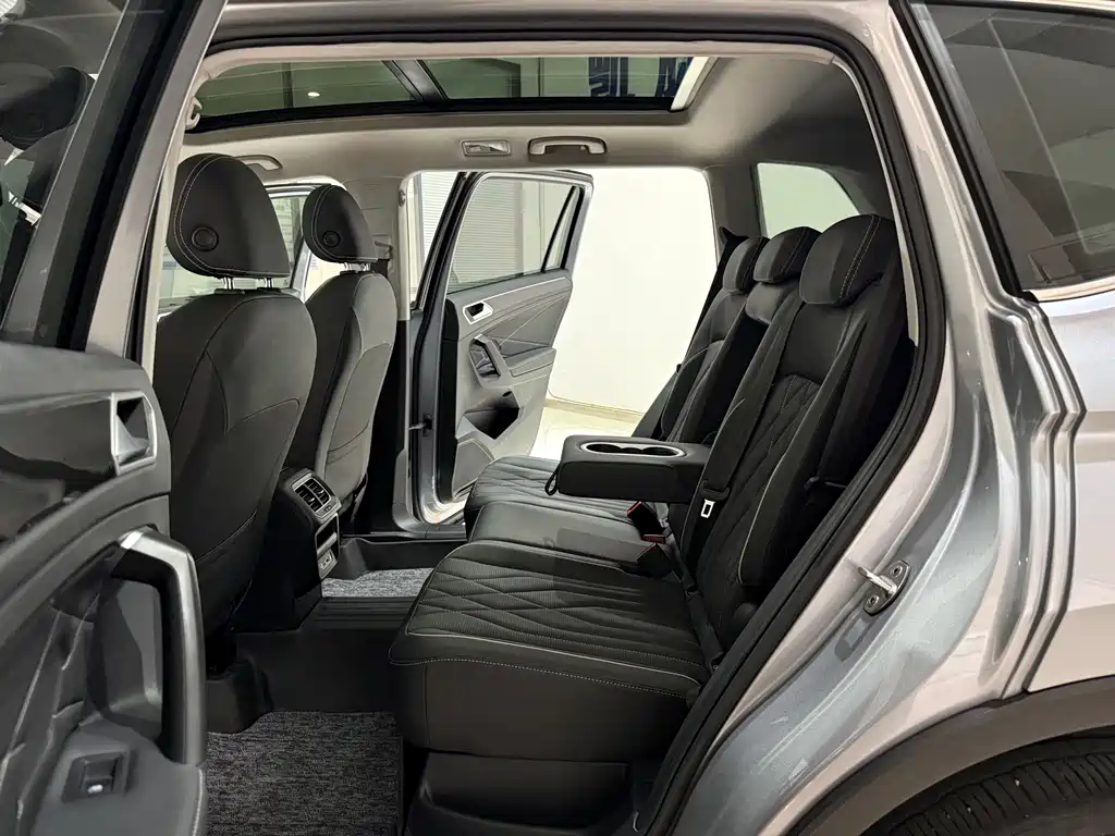 Volkswagen Tiguan L — миниатюра 10