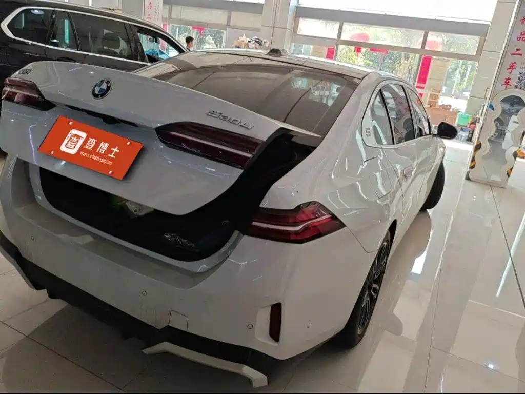 BMW 5 Series — миниатюра 8