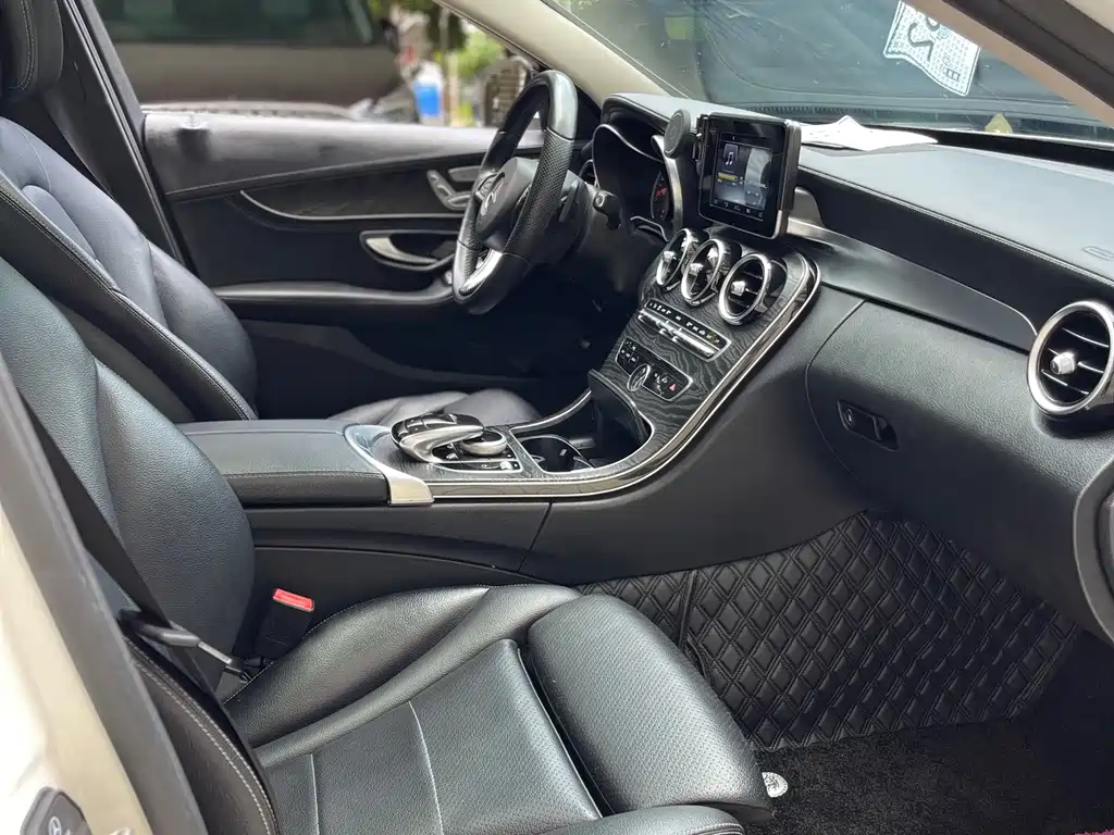 Mercedes-Benz C-Class — миниатюра 13