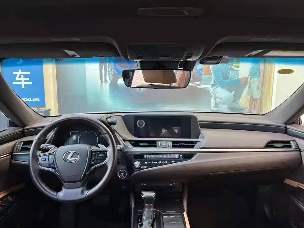 Lexus ES — миниатюра 4