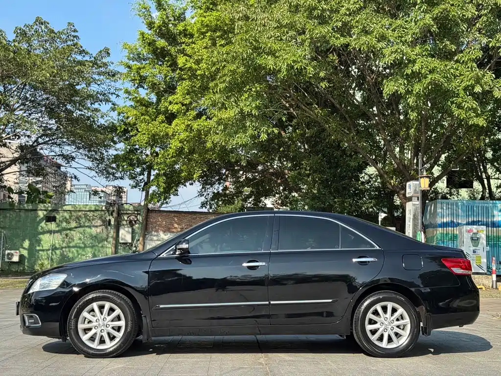 Toyota Camry — миниатюра 5