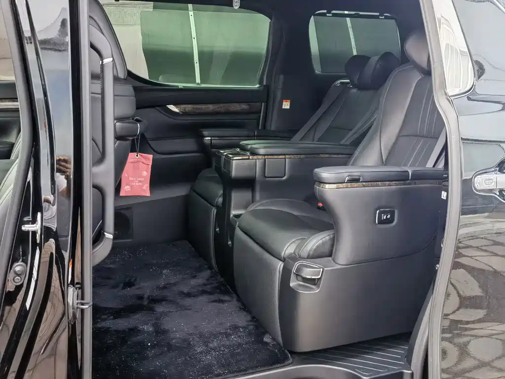 Toyota Vellfire — миниатюра 9