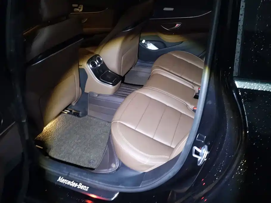 Mercedes-Benz E-Class — миниатюра 11