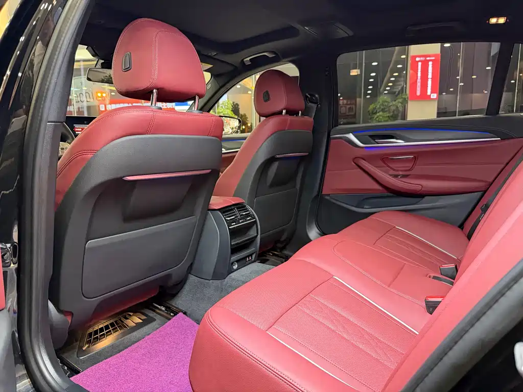 BMW 5 Series — миниатюра 10