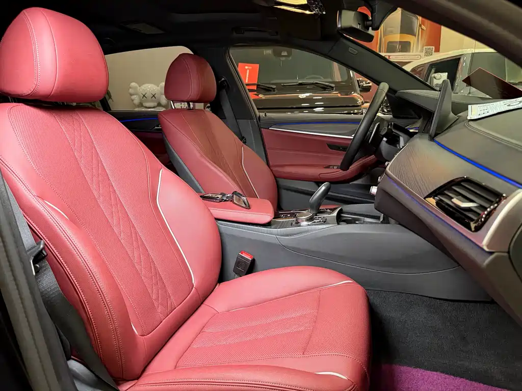 BMW 5 Series — миниатюра 13