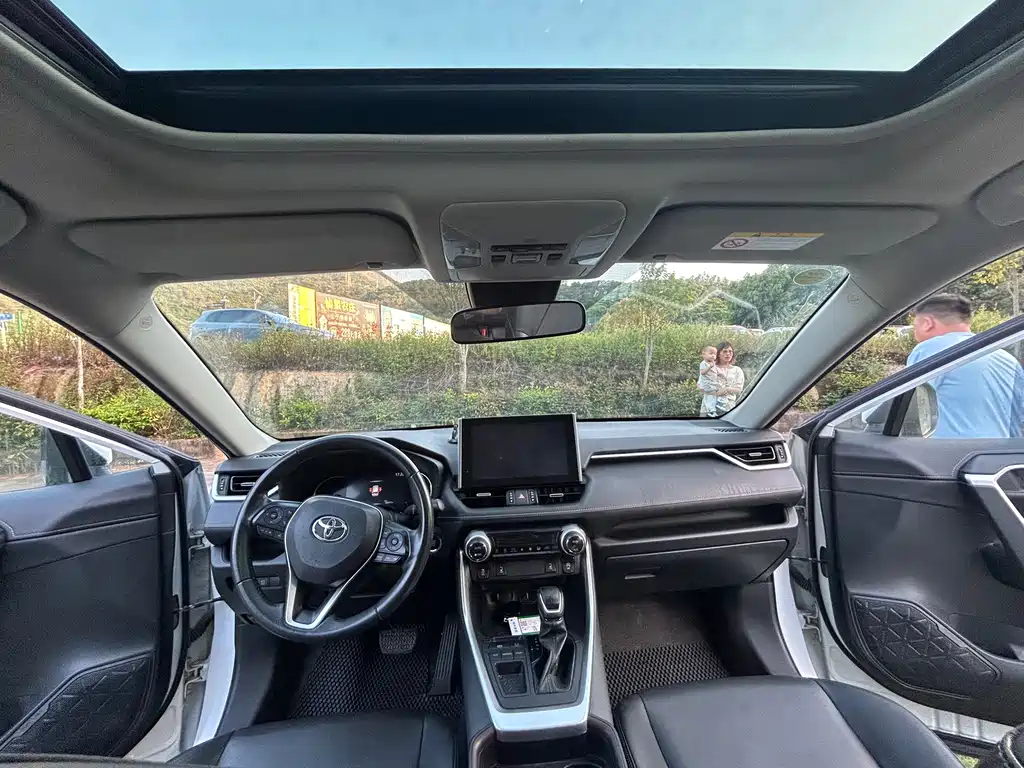 Toyota RAV4 — миниатюра 5