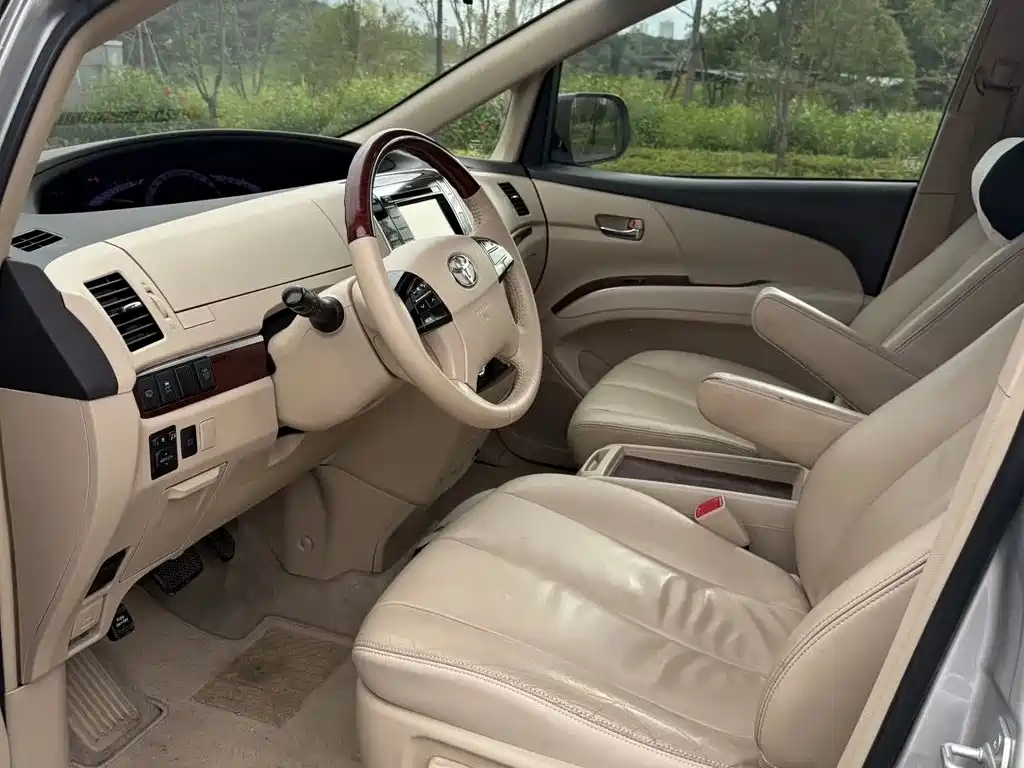 Toyota Previa — миниатюра 7