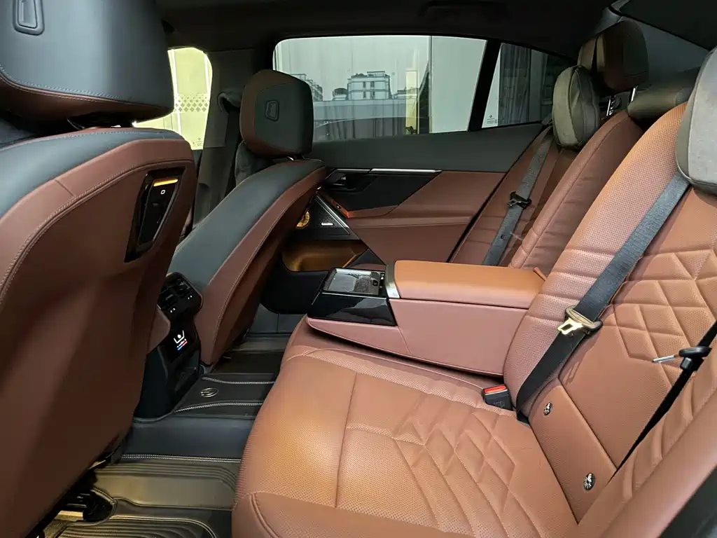 BMW i5 — миниатюра 10