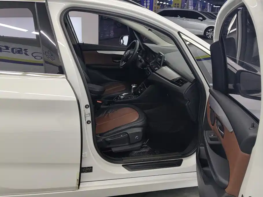 BMW 2 Series Active Tourer — миниатюра 8