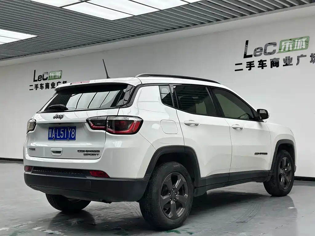 Jeep Compass — миниатюра 6