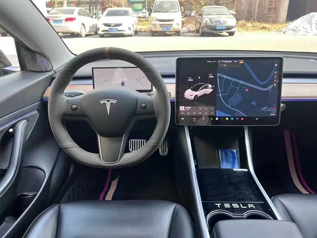 TESLA MODEL 3