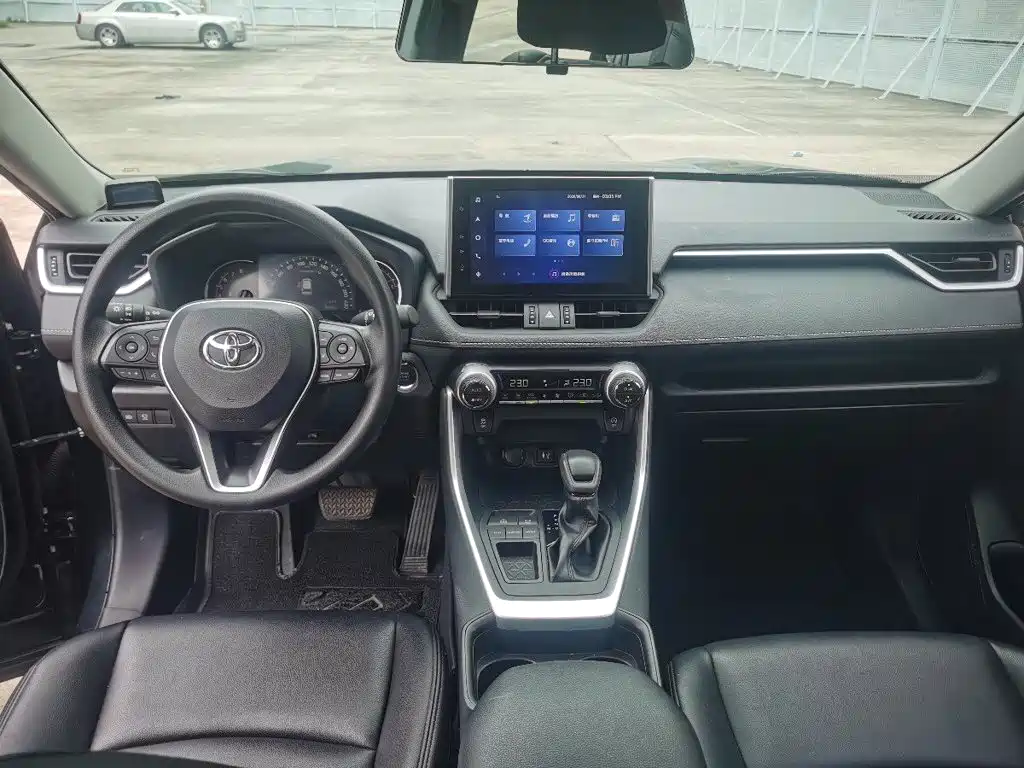 Toyota RAV4 — миниатюра 7