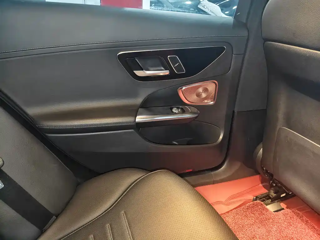 Mercedes-Benz C-Class — миниатюра 16