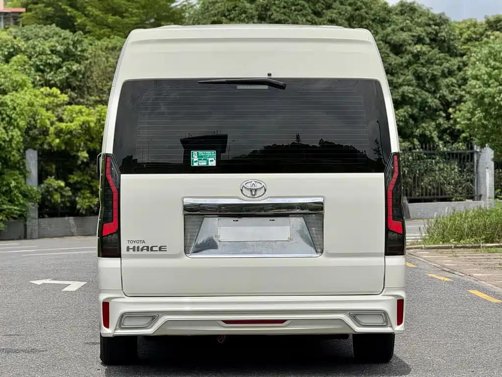 Toyota Hiace — миниатюра 17
