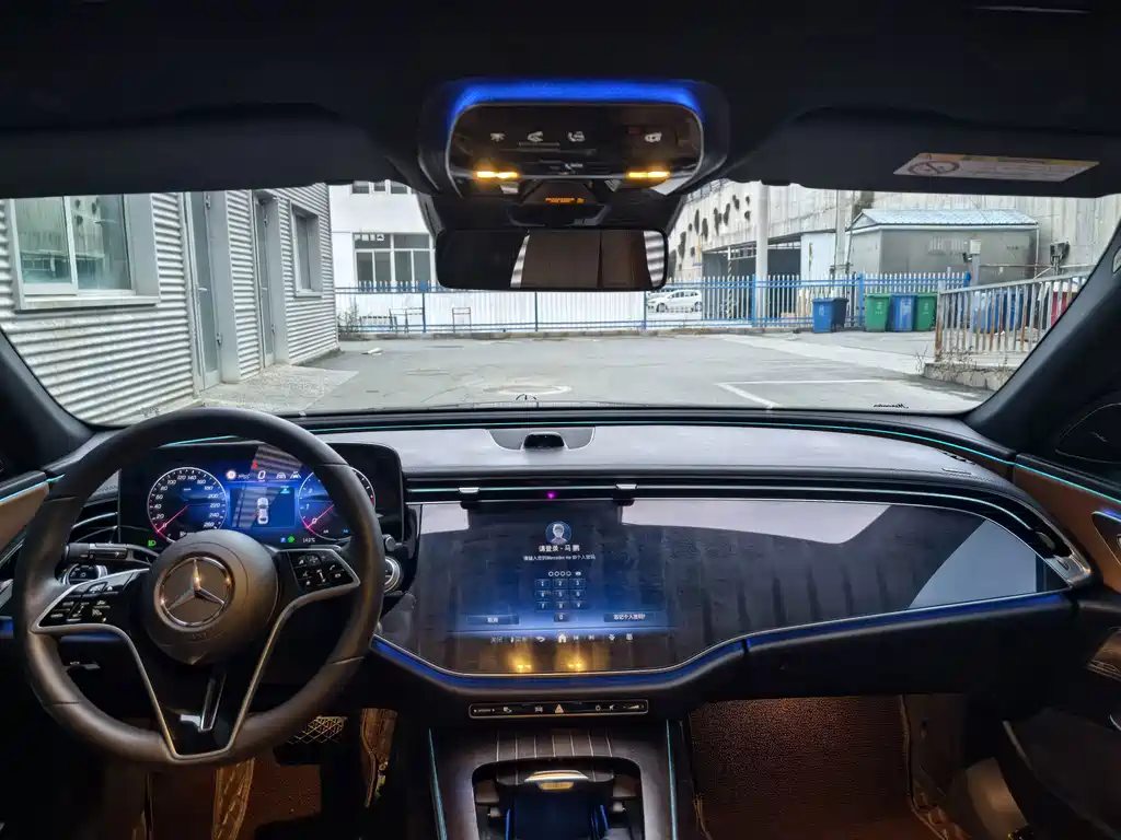 Mercedes-Benz E-Class — миниатюра 6