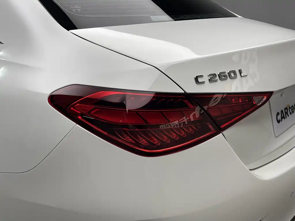 Mercedes-Benz C-Class — миниатюра 12