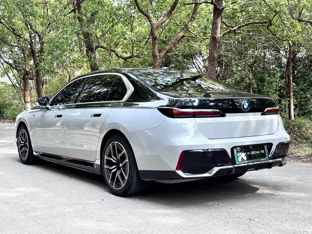 BMW i7 — миниатюра 10