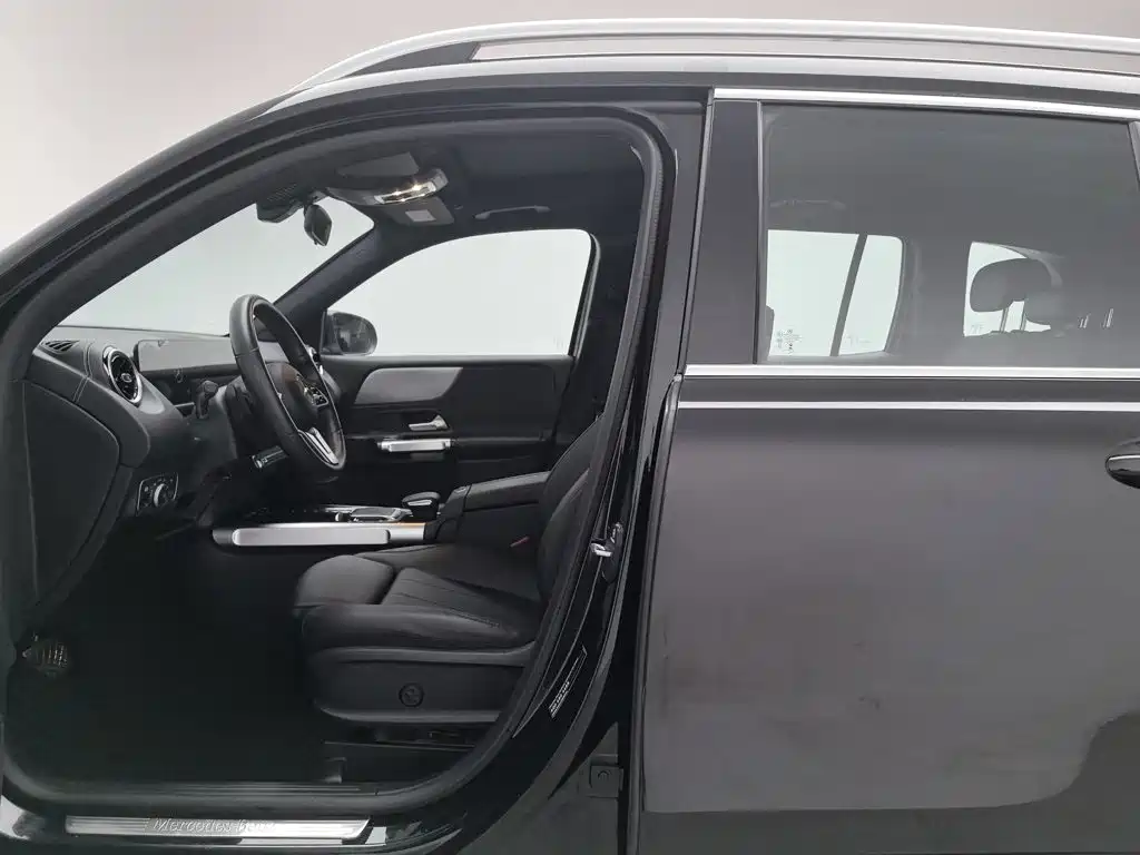 Mercedes-Benz GLB — миниатюра 10