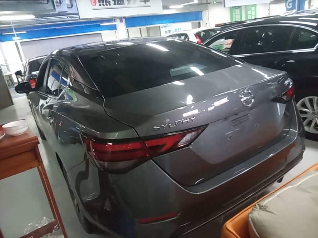 Nissan Sylphy 1.6 л 2023 г. Серебристо-серый, пробег 43000 км